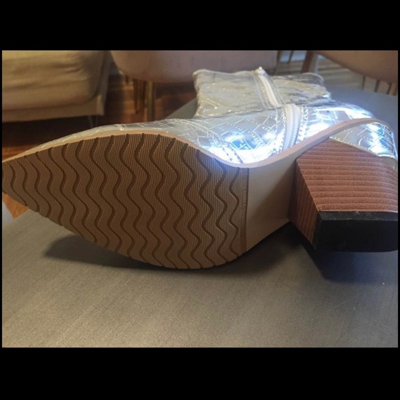 NEW YEARS EVE SILVER COWBOY BOOTS SIZE 8 BNWOT - Picture 3 of 3